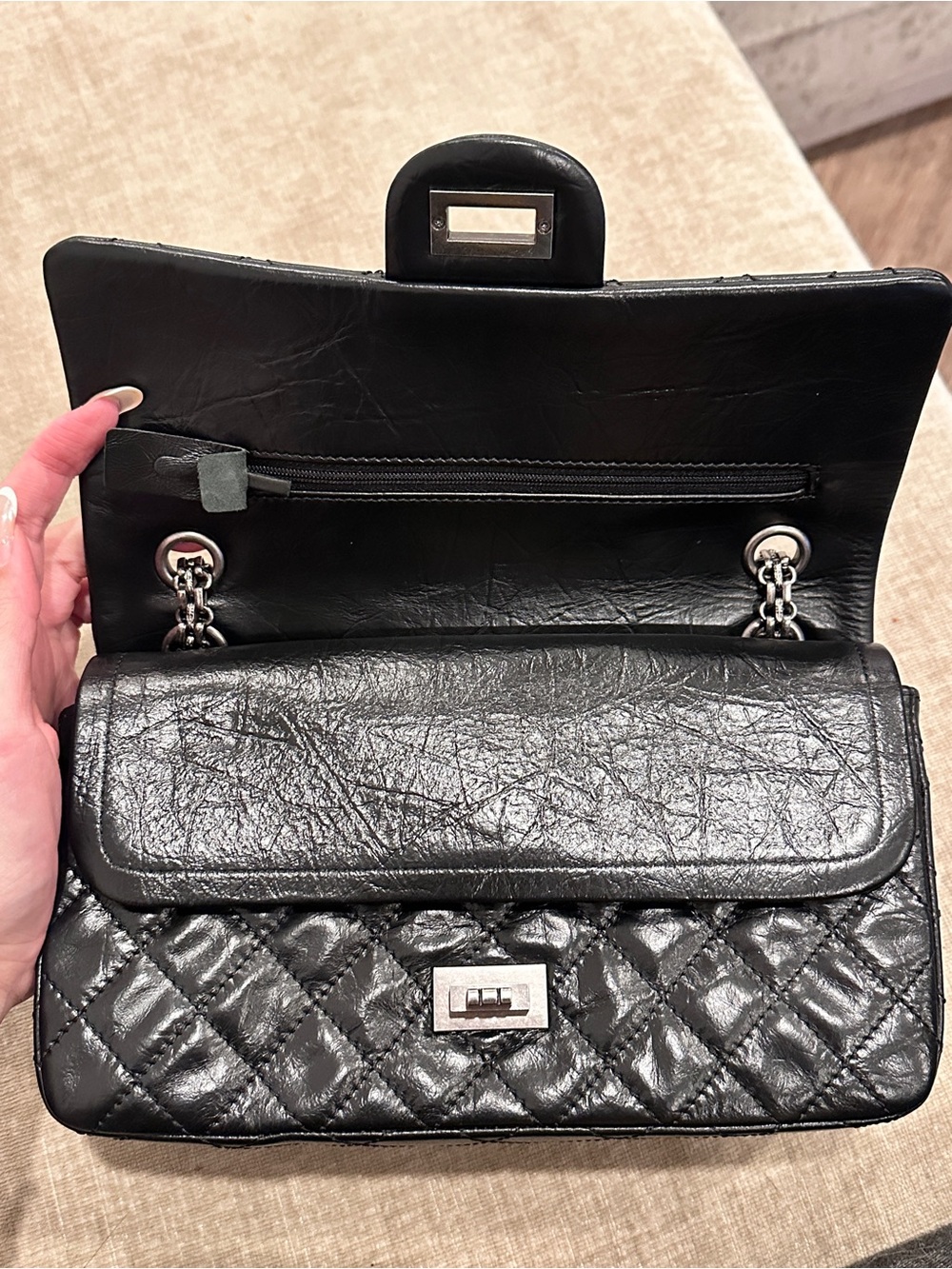 Classic Quilted Black Leather Shoulder Bag with Chain Strap - Picture 4 of 5
